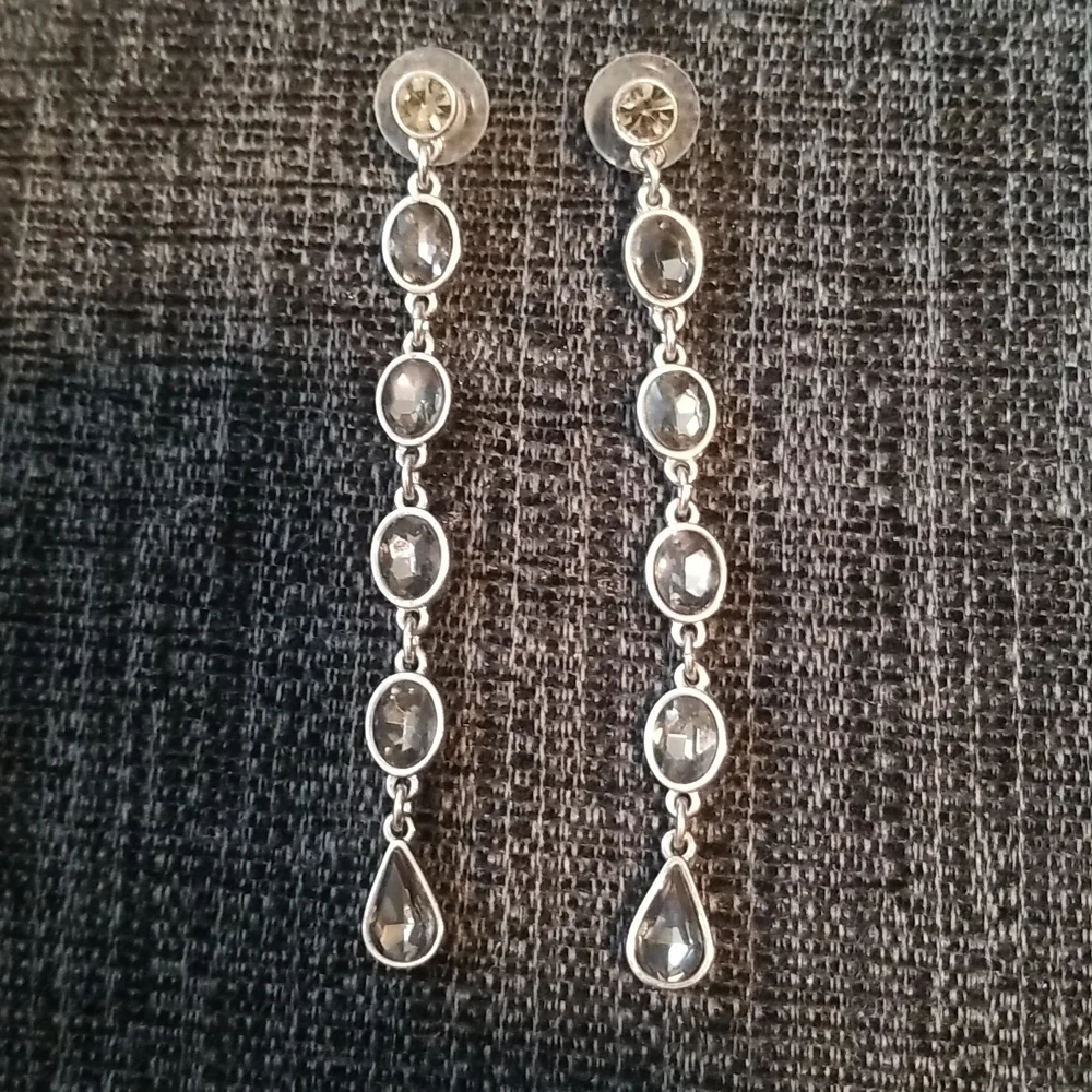Dangle earrings - Picture 1 of 2